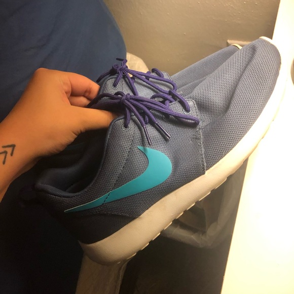 Nike Shoes - like new - Picture 1 of 2